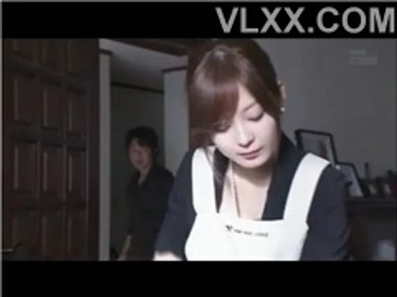 Anh xã đi công tác, bà xã ở nhà bị chồng mới cưới của chị gái cưỡng hiếp