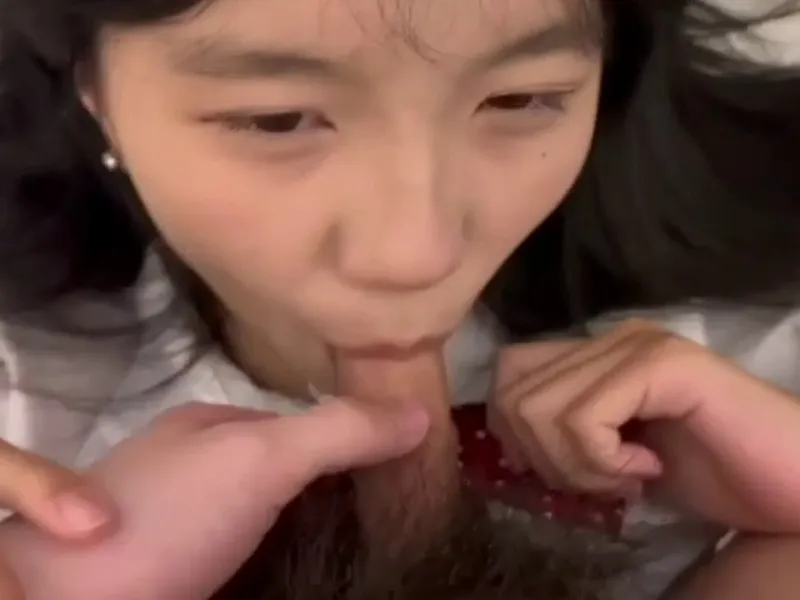 Em loli dễ thương mút cò biến em thành con em đĩ dam dang p2
